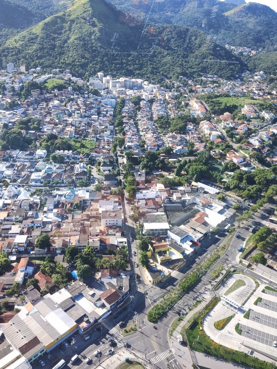 A Rua Araticum (no centro da imagem) corta uma favela e é endereço de condomínios de alto padrão
