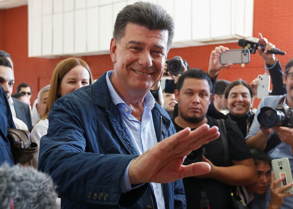 Candidato Efrain Alegre vota em Lambare, no Paraguai — Foto:  REUTERS/Cesar Olmedo