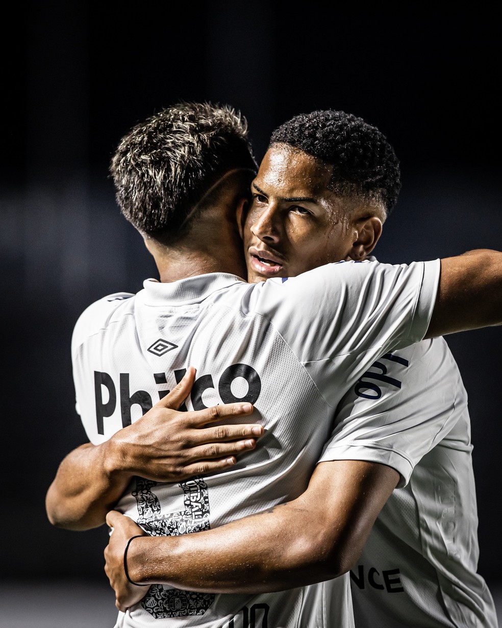 Marcos Leonardo e Ângelo, jovens atacantes do Santos — Foto: Raul Baretta/Santos FC