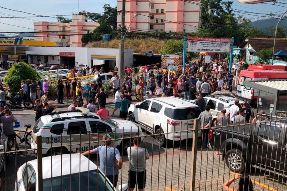 Homem invade creche e mata quatro crianças a machadadas em Blumenau -  Diário do Rio Doce