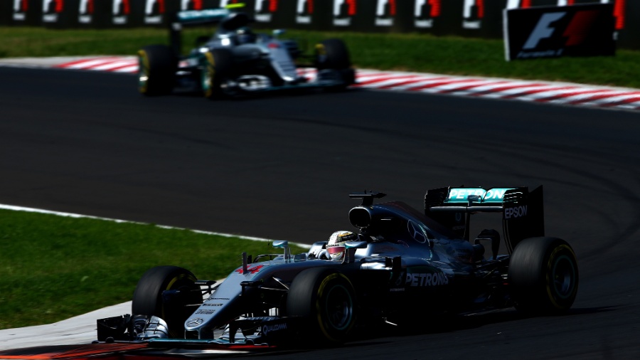 Lewis Hamilton e Nico Rosberg comandaram a disputa por títulos entre 2014 e 2016 na F1 - Dan Istitene/Getty Images