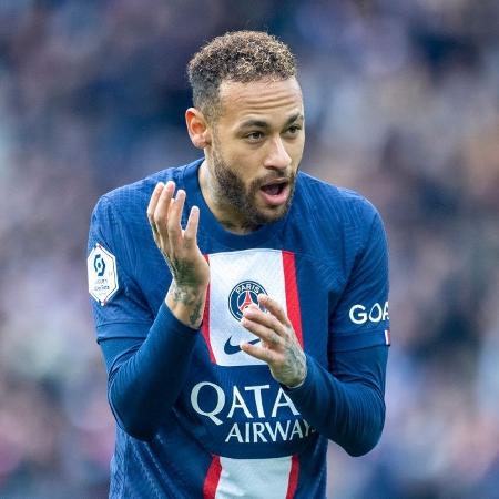 Neymar comemora após marcar para o PSG contra o Lille pelo Campeonato Francês - Tim Clayton/Corbis via Getty Images