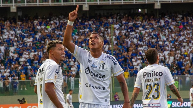 Ângelo comemora gol do Santos contra o Cruzeiro