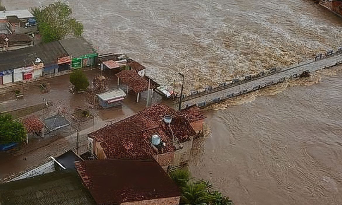 Áreas alagadas pela chuva que ocorreu nesse final de semana em Atalaia/Alagoas. Foto: Ceci.atalaia/Instagram