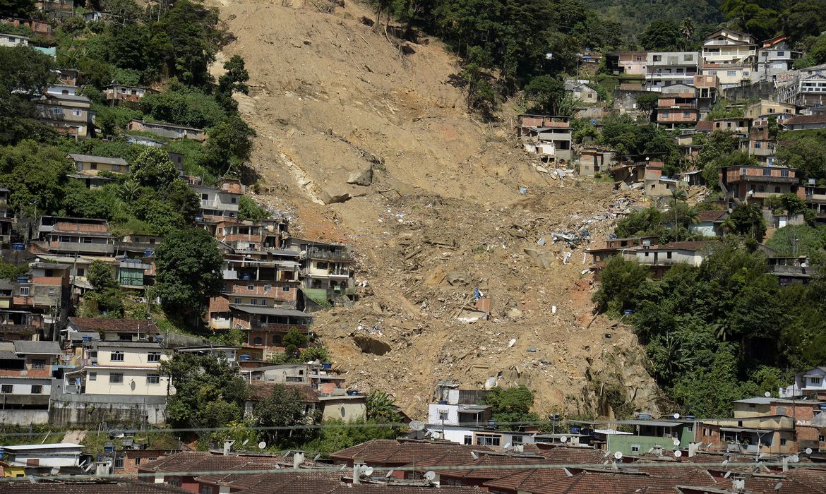 Morro da Oficina, em Petrópolis local mais atingido pela enchente há um mês