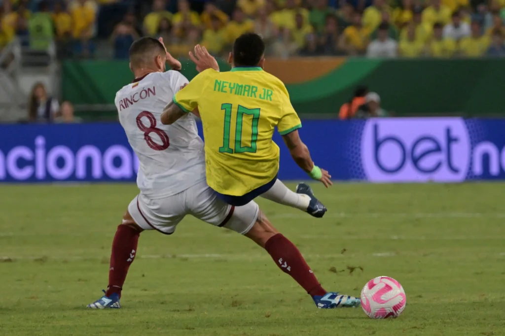 Neymar continua fazendo o que quer na Seleção; empate é péssimo