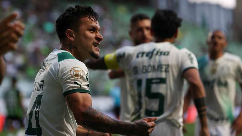 Artur valoriza bola área do Palmeiras e destaca importância da vitória
