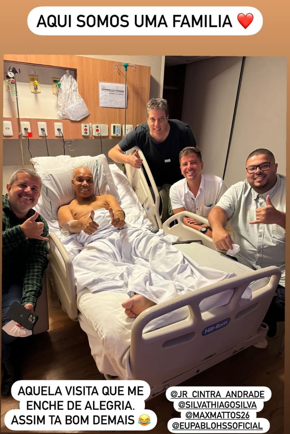 Anderson Leonardo com amigos no hospital — Foto: Reprodução/Redes sociais
