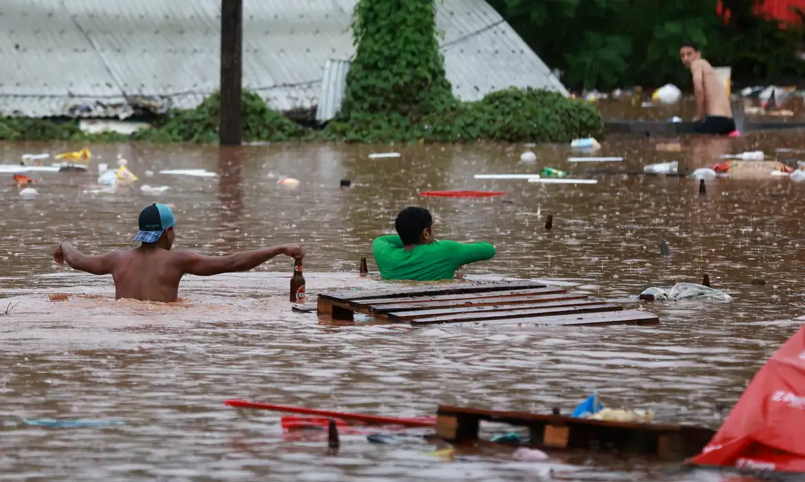 Chuvas no RS deixam 31 mortos e 74 desaparecidos - Vanguarda do Norte