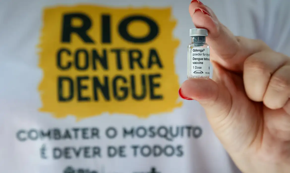 “Estado do Rio de Janeiro Registra Queda nos Casos de Dengue, mas Alerta Permanece”