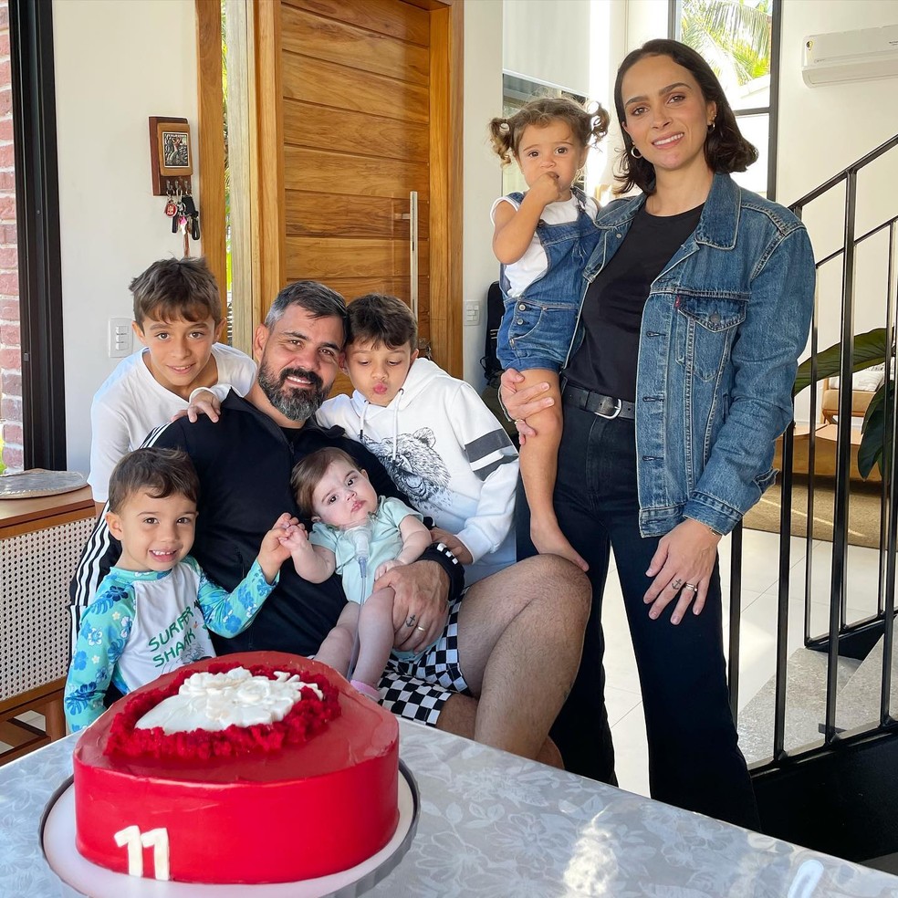 Família Cazarré antes da chegada de Estêvão — Foto: Reprodução Instagram