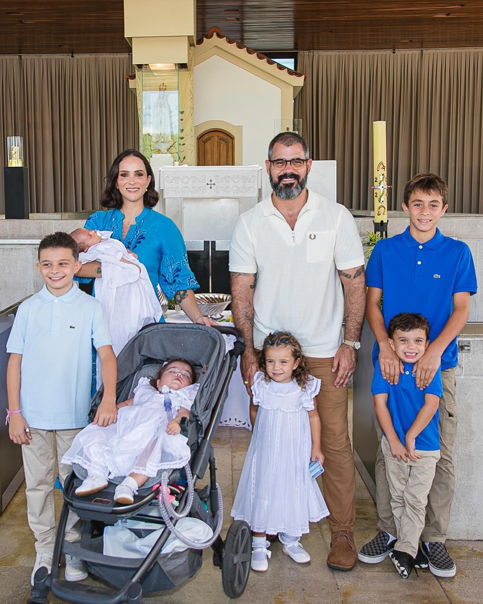 A família Cazarré reunida no batizado de Estêvão — Foto: Reprodução Instagram