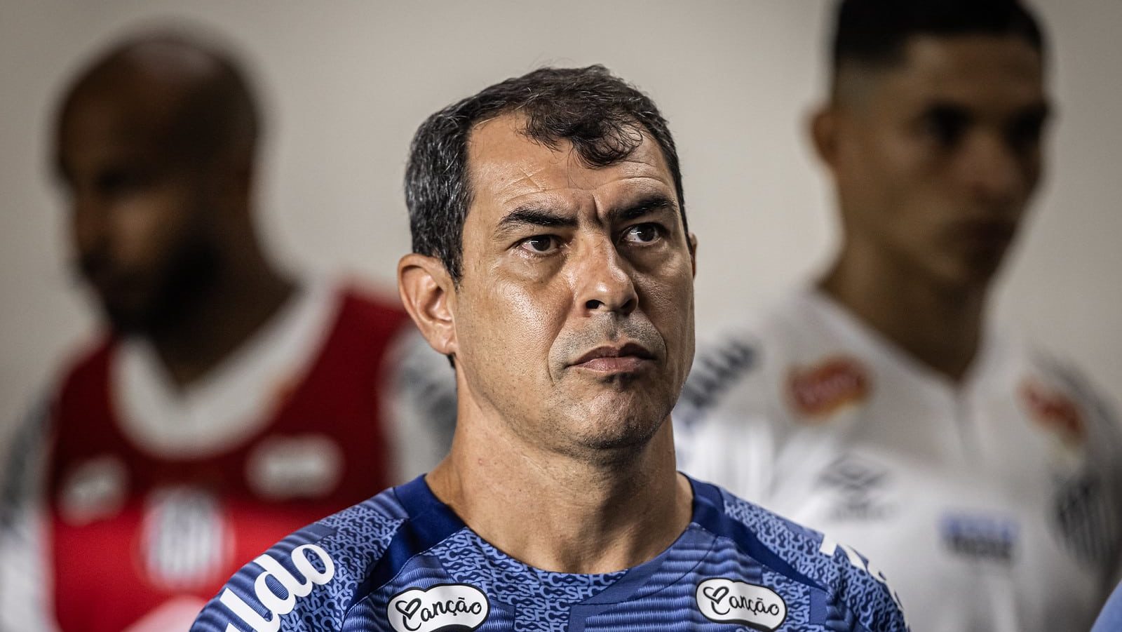 Após derrota para o Botafogo-SP, Carille quer sabedoria no Santos para  voltar a vencer