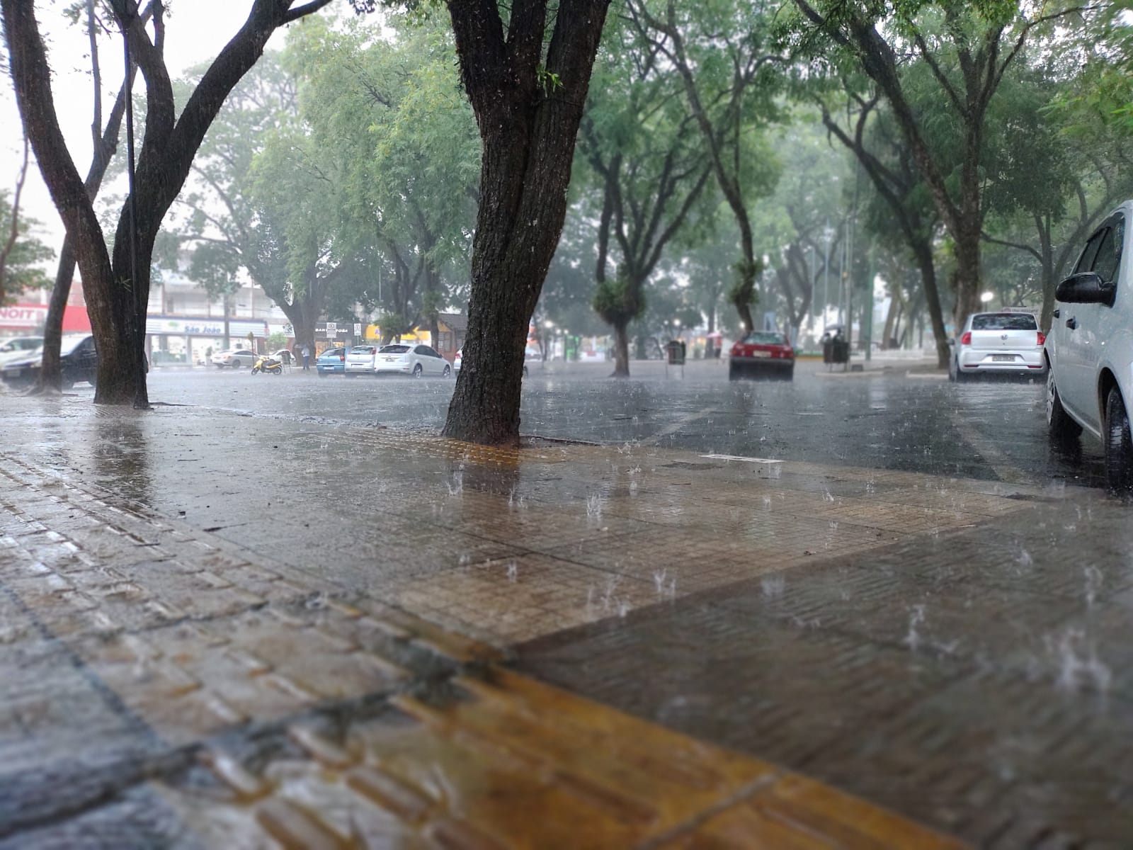 Defesa Civil emite alerta para chuvas intensas no RS