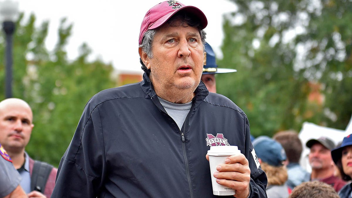 Mike Leach, longtime college football coach, dead at 61 | Fox News