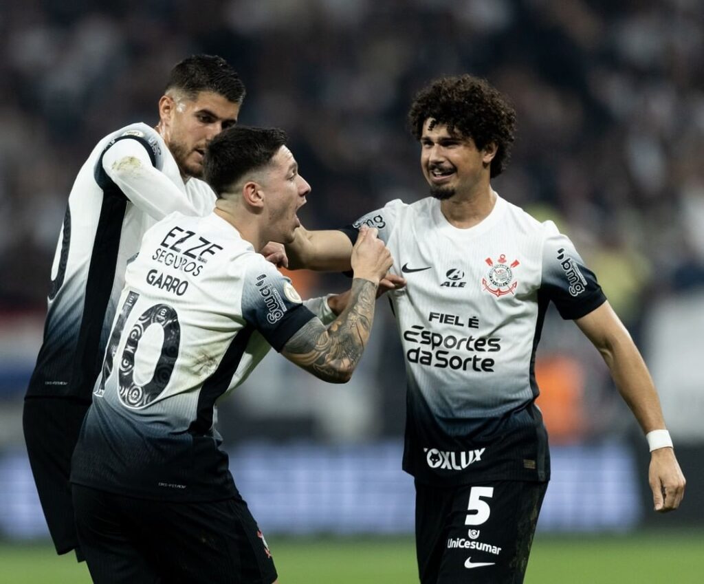 Corinthians empata em noite de apresentação do novo patrocinador master